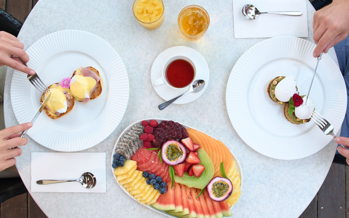 Image of small group enjoying breakfast at Pinctada Hotel