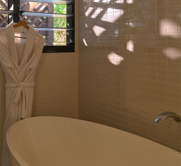 Image of the bathroom in the Courtyard Studio