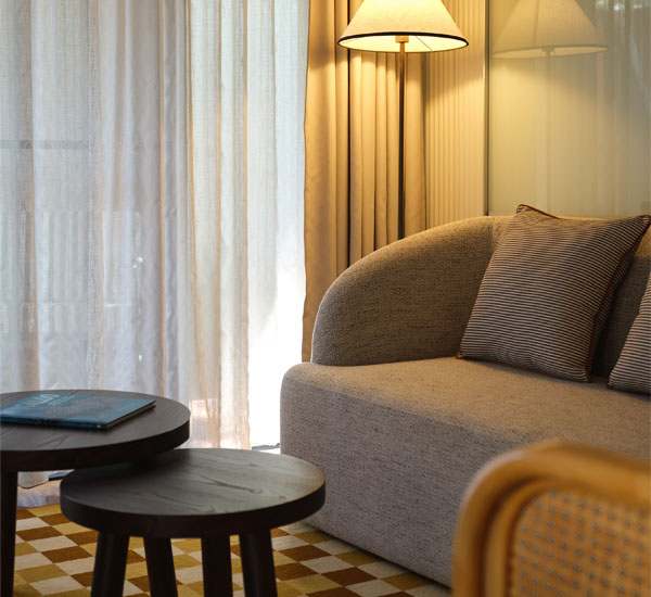 A picture of the lounge of the Courtyard Suite.