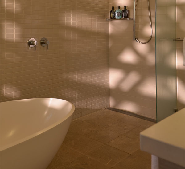 Image of bath area in the Courtyard Suite