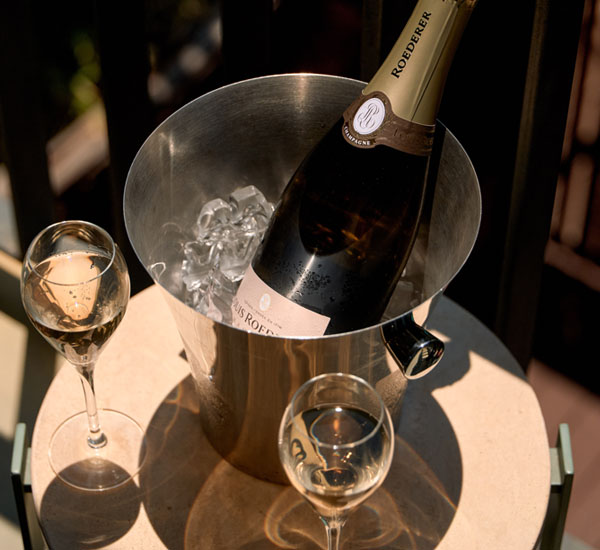 Image of ararival champagne in the Master Pearlers Suite