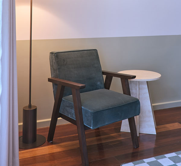 Image of the reading nook in the Pool View Room